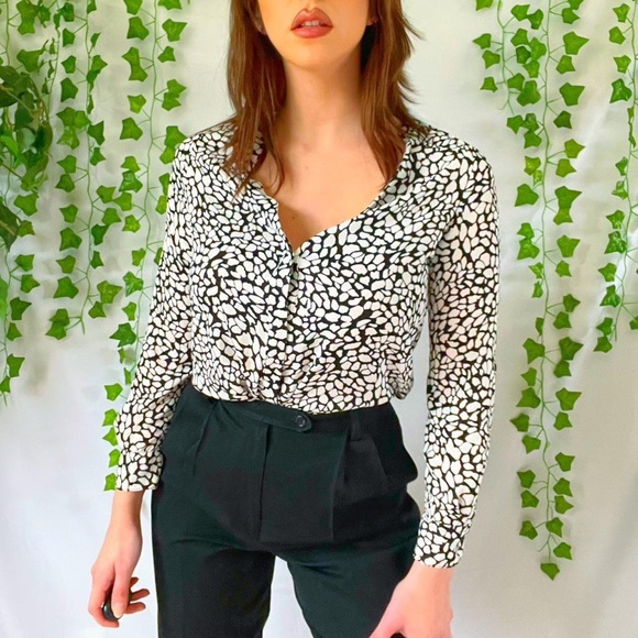 Black and white abstract animal print button up blouse - Picture 1 of 4